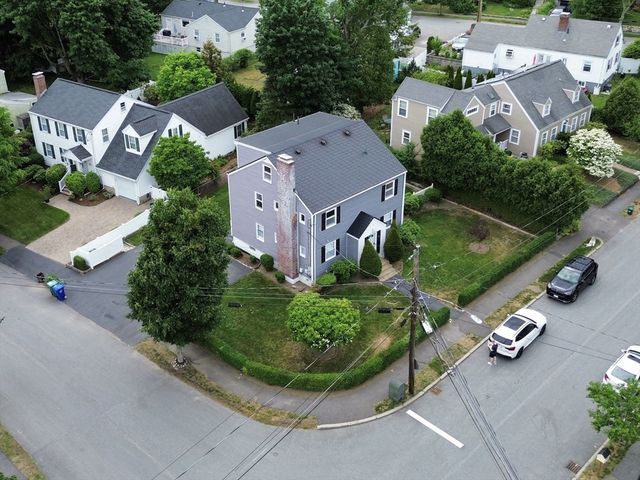 17 Hatfield Rd 17, Newton, MA 02465