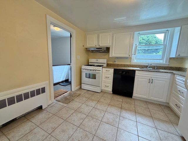 17 Hatfield Rd 17, Newton, MA 02465