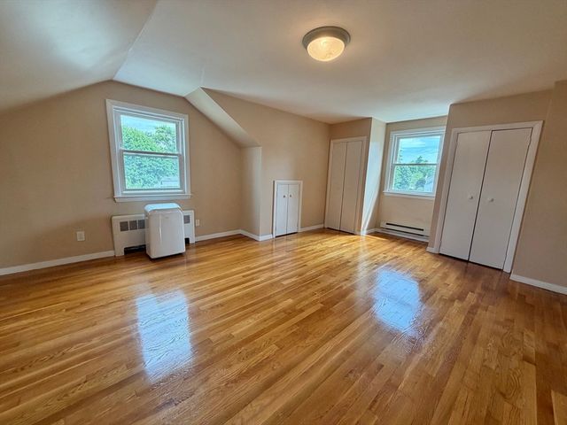 17 Hatfield Rd 17, Newton, MA 02465