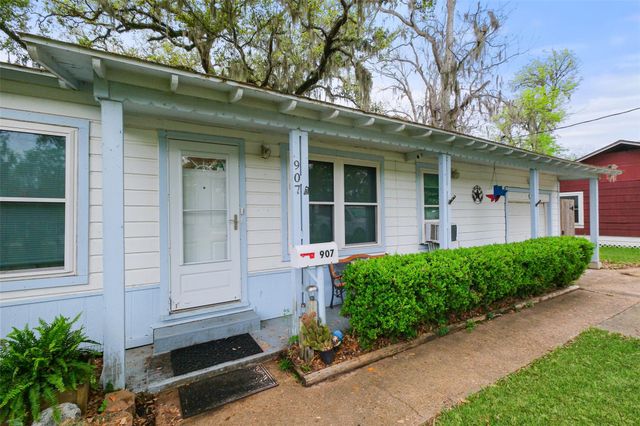 907 Avenue A, Sweeny, TX 77480