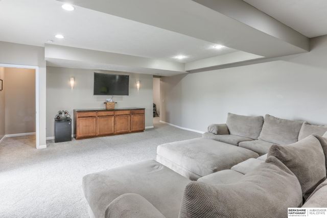 14954 Ellison Avenue, Omaha, NE 68116
