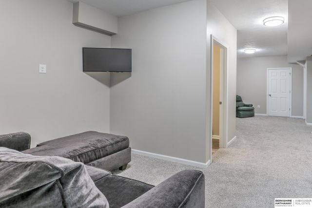 14954 Ellison Avenue, Omaha, NE 68116