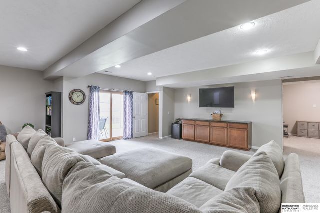 14954 Ellison Avenue, Omaha, NE 68116