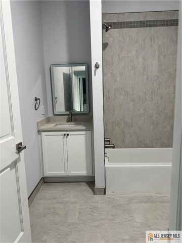 617 Lincoln Boulevard 2C, Middlesex, NJ 08846