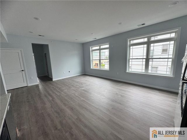 617 Lincoln Boulevard 2C, Middlesex, NJ 08846