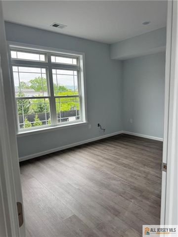 617 Lincoln Boulevard 2C, Middlesex, NJ 08846