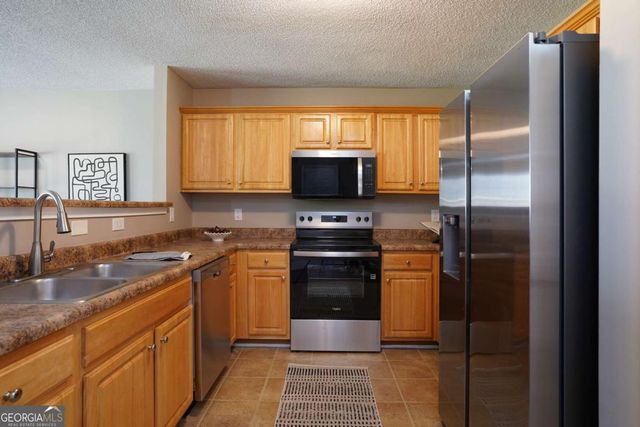 5338 Creekview Lane, Morrow, GA 30260