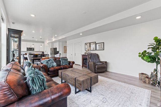 2735 S SHORELINE DR, Syracuse, UT 84075