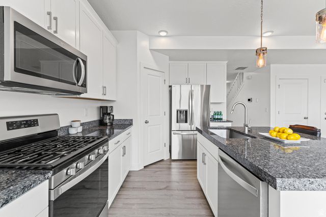 2735 S SHORELINE DR, Syracuse, UT 84075