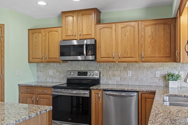 S102W21550 Kelsey DRIVE, Muskego, WI 53150