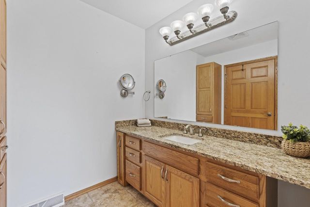 S102W21550 Kelsey DRIVE, Muskego, WI 53150