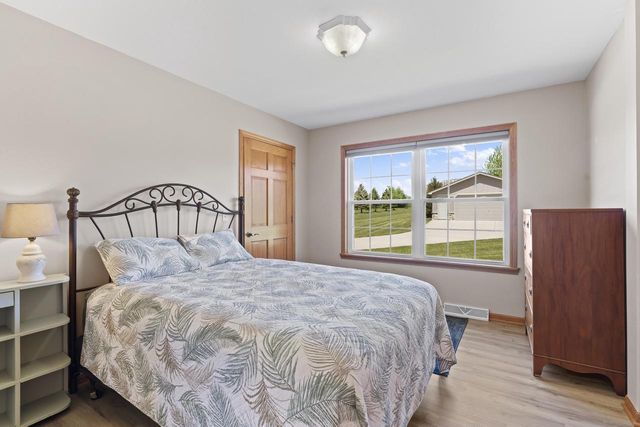 S102W21550 Kelsey DRIVE, Muskego, WI 53150