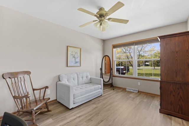 S102W21550 Kelsey DRIVE, Muskego, WI 53150