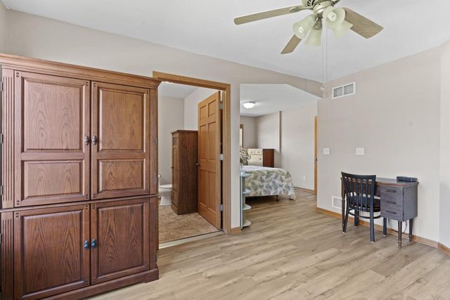 S102W21550 Kelsey DRIVE, Muskego, WI 53150