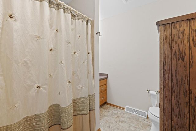S102W21550 Kelsey DRIVE, Muskego, WI 53150