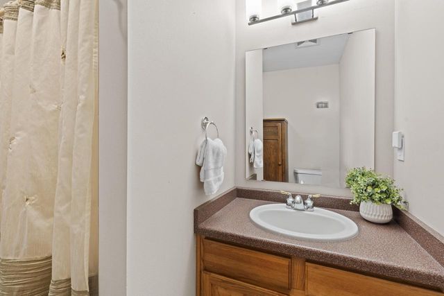 S102W21550 Kelsey DRIVE, Muskego, WI 53150