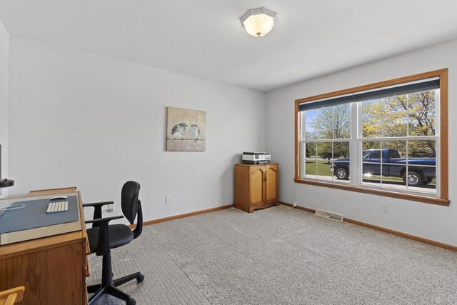 S102W21550 Kelsey DRIVE, Muskego, WI 53150