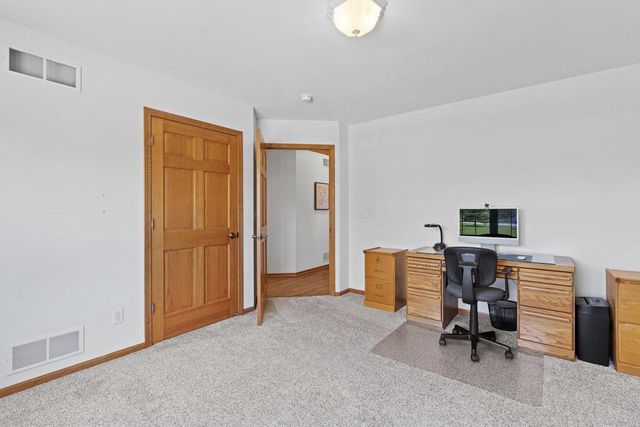 S102W21550 Kelsey DRIVE, Muskego, WI 53150