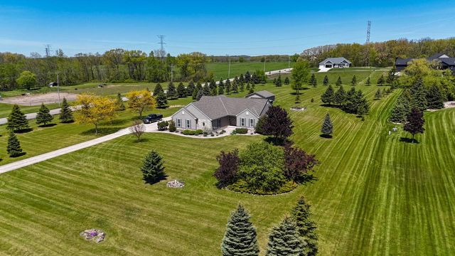 S102W21550 Kelsey DRIVE, Muskego, WI 53150