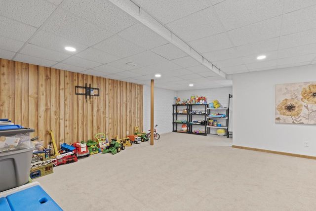 S102W21550 Kelsey DRIVE, Muskego, WI 53150