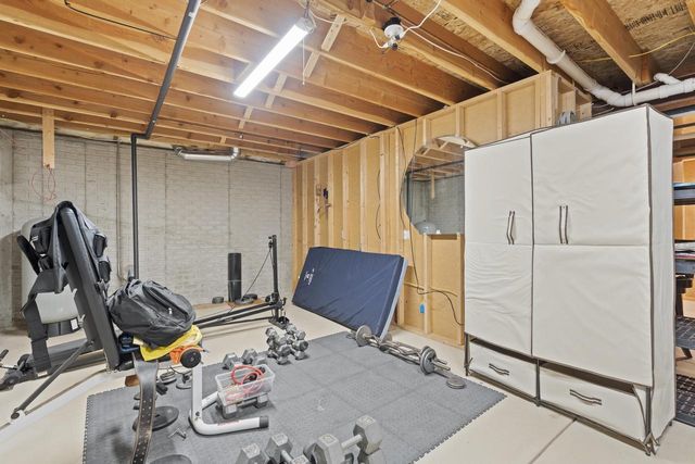 S102W21550 Kelsey DRIVE, Muskego, WI 53150