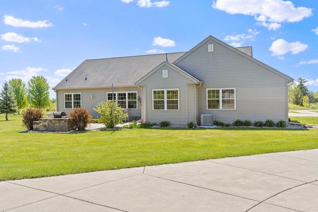 S102W21550 Kelsey DRIVE, Muskego, WI 53150