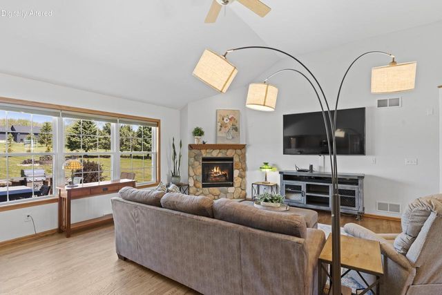 S102W21550 Kelsey DRIVE, Muskego, WI 53150