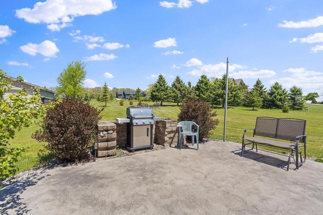 S102W21550 Kelsey DRIVE, Muskego, WI 53150