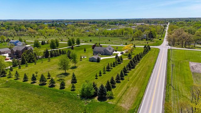 S102W21550 Kelsey DRIVE, Muskego, WI 53150
