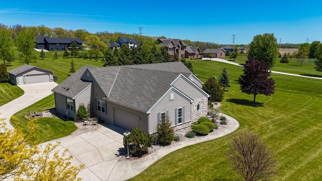 S102W21550 Kelsey DRIVE, Muskego, WI 53150