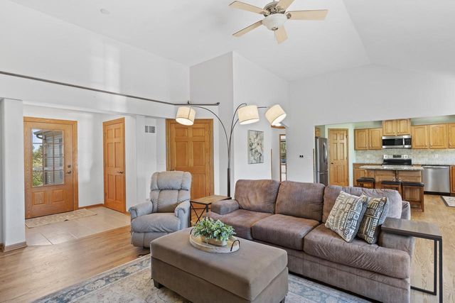 S102W21550 Kelsey DRIVE, Muskego, WI 53150