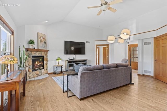 S102W21550 Kelsey DRIVE, Muskego, WI 53150