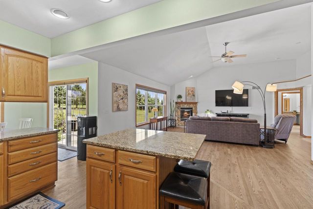 S102W21550 Kelsey DRIVE, Muskego, WI 53150