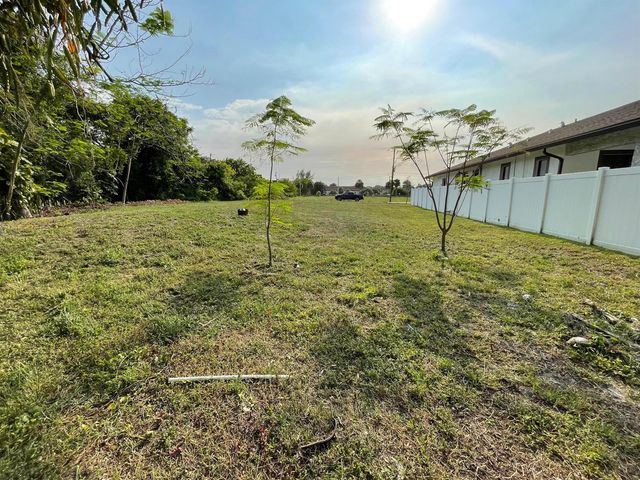 2630 NW 20th Avenue, Oakland Park, FL 33311