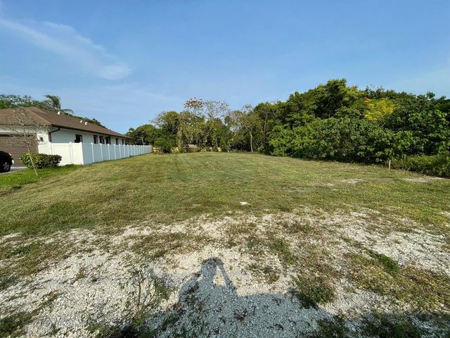 2630 NW 20th Avenue, Oakland Park, FL 33311