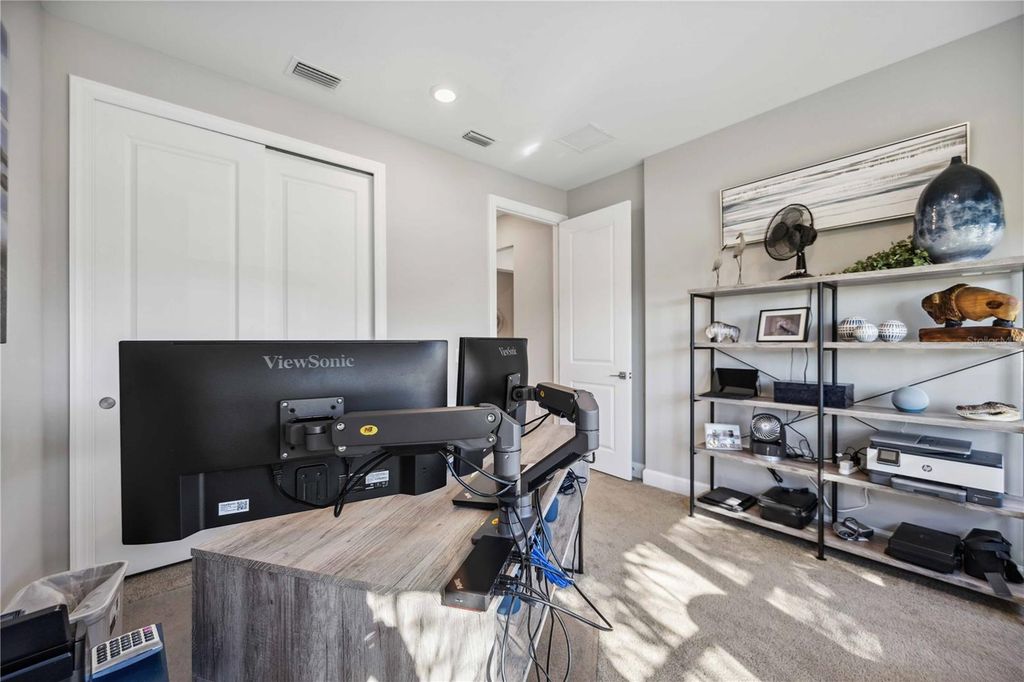 Image 23 of property listing at 17530 NORTHWOOD PLACE, Bradenton, FL 34202