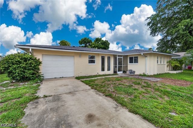 1129 SE 18th TER, Cape Coral, FL 33990