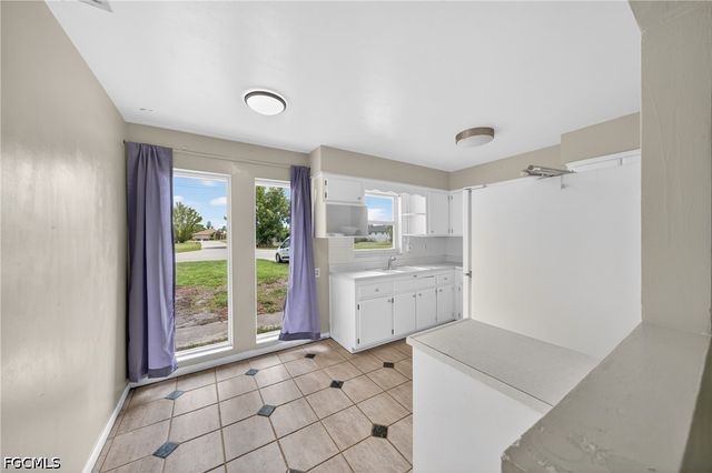 1129 SE 18th TER, Cape Coral, FL 33990
