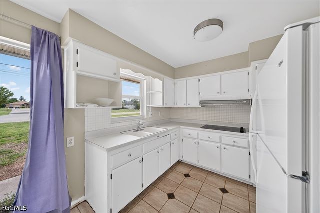1129 SE 18th TER, Cape Coral, FL 33990