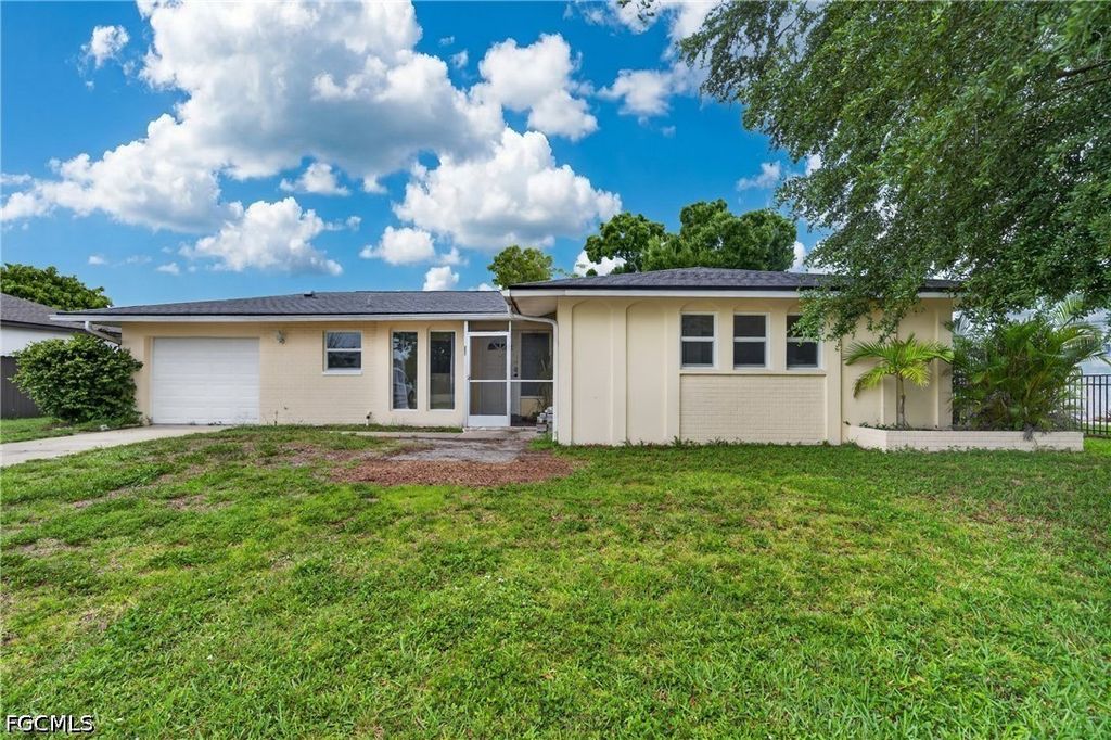 1129 SE 18th TER, Cape Coral, FL 33990