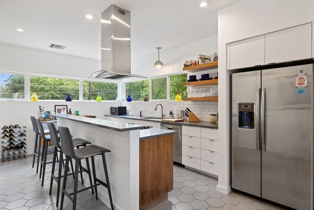2016 Jesse E Segovia ST A, Austin, TX 78702