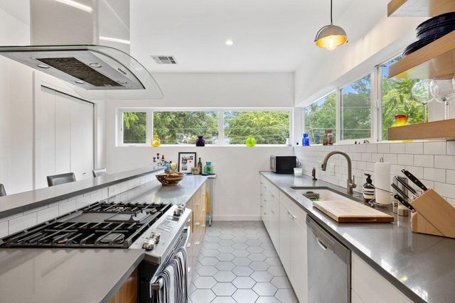 2016 Jesse E Segovia ST A, Austin, TX 78702