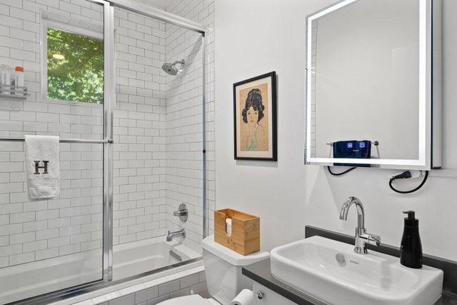 2016 Jesse E Segovia ST A, Austin, TX 78702