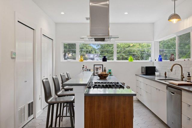 2016 Jesse E Segovia ST A, Austin, TX 78702
