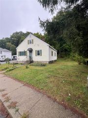 1776 Mendon Road, Woonsocket, RI 02895