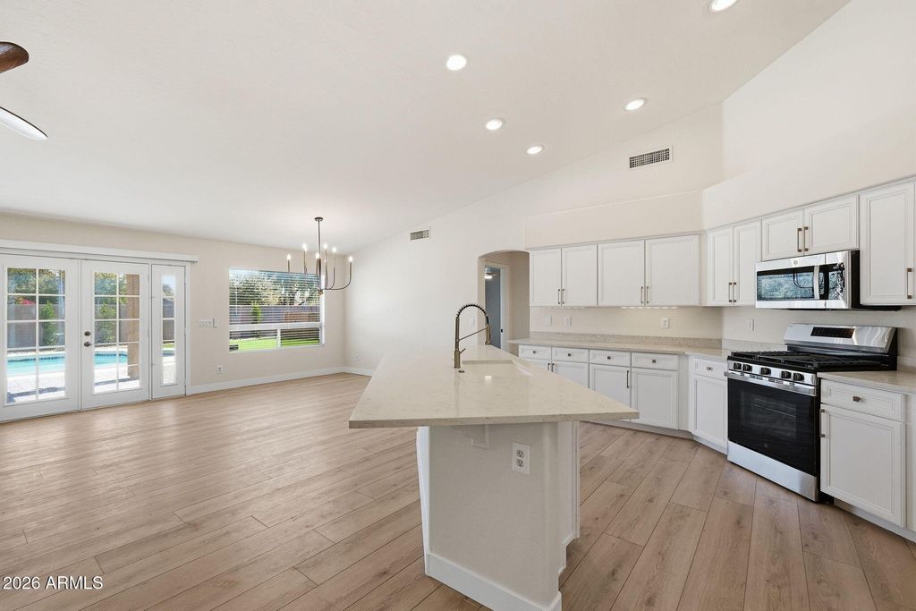Image 14 of property listing at 20457 N 87TH Drive, Peoria, AZ 85382