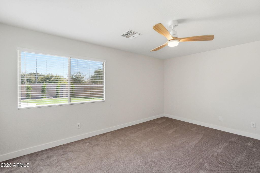 Image 25 of property listing at 20457 N 87TH Drive, Peoria, AZ 85382