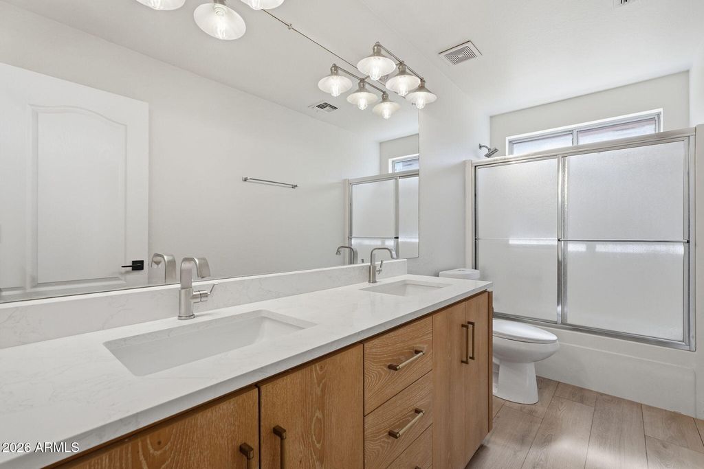 Image 29 of property listing at 20457 N 87TH Drive, Peoria, AZ 85382