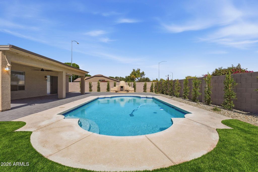 Image 37 of property listing at 20457 N 87TH Drive, Peoria, AZ 85382