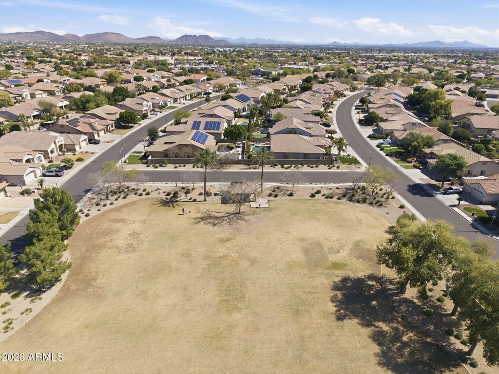Image 42 of property listing at 20457 N 87TH Drive, Peoria, AZ 85382